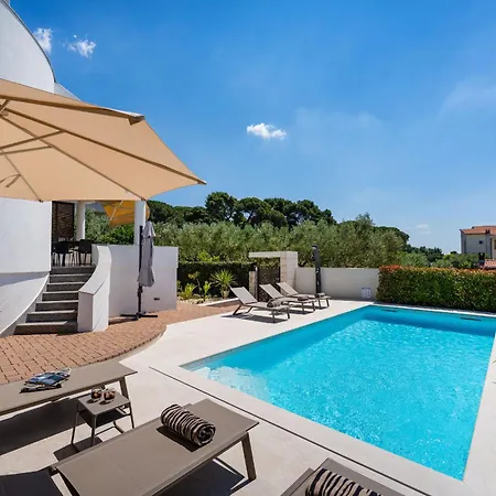 Seaview Tia With Pool 빌라 자다르