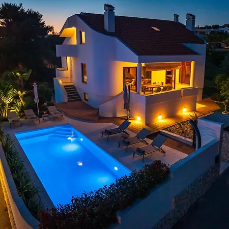 Seaview Tia With Pool *